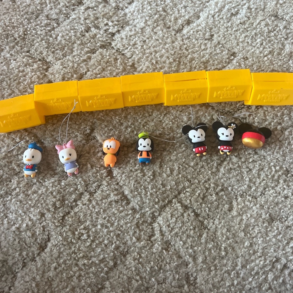 Disney Mini Figures Set - Yellow, White, Black, Pink, Orange, Blue